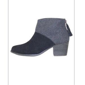Toms Leila Black Gray Felt Ankle Booties size 9W
